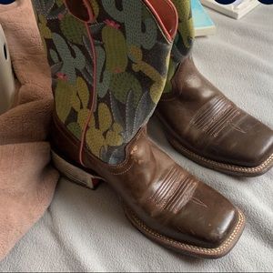 ariat cowgirl boots cactus size 7B